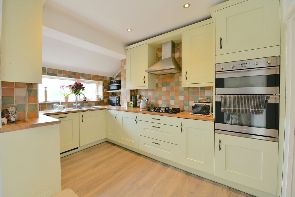 Kitchen- click for photo gallery